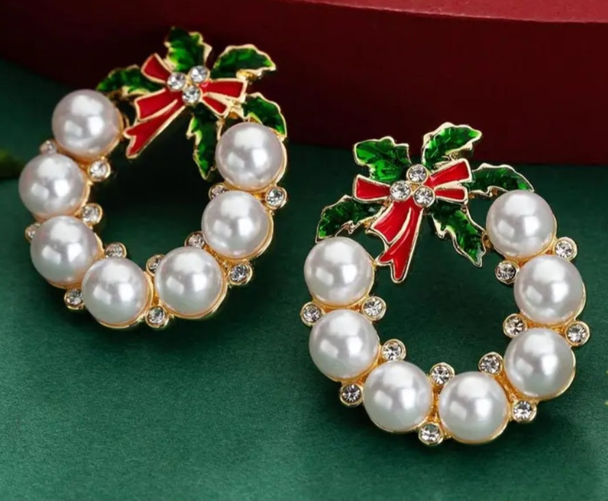 Christmas Wreath Festive Faux Pearl Rhinestone Inlay Enamel Gold Plated Stud Earrings