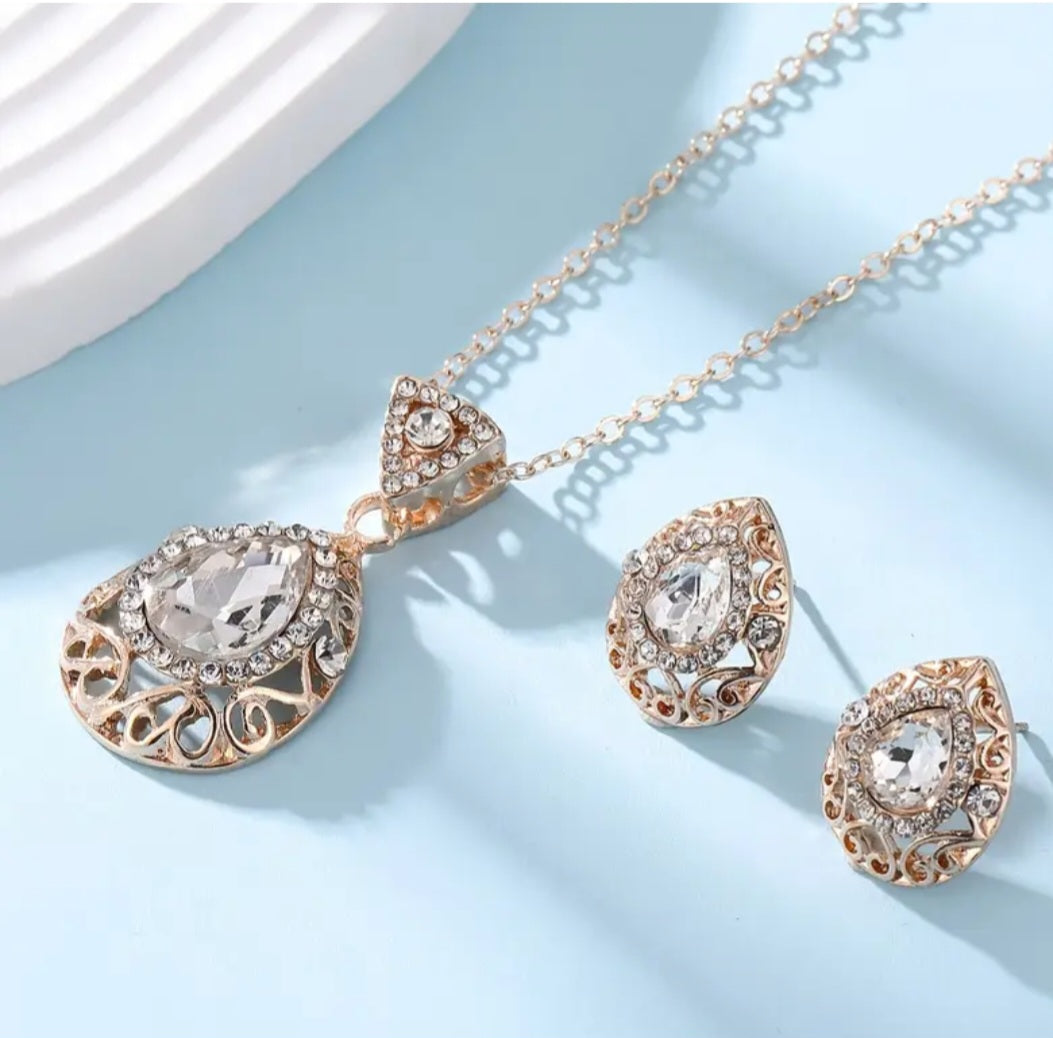 Absolute Class Filagree Bright Crystal White Ornate Rhinestone Inlay Rose Gold Plated Stunning Stud Necklace Set
