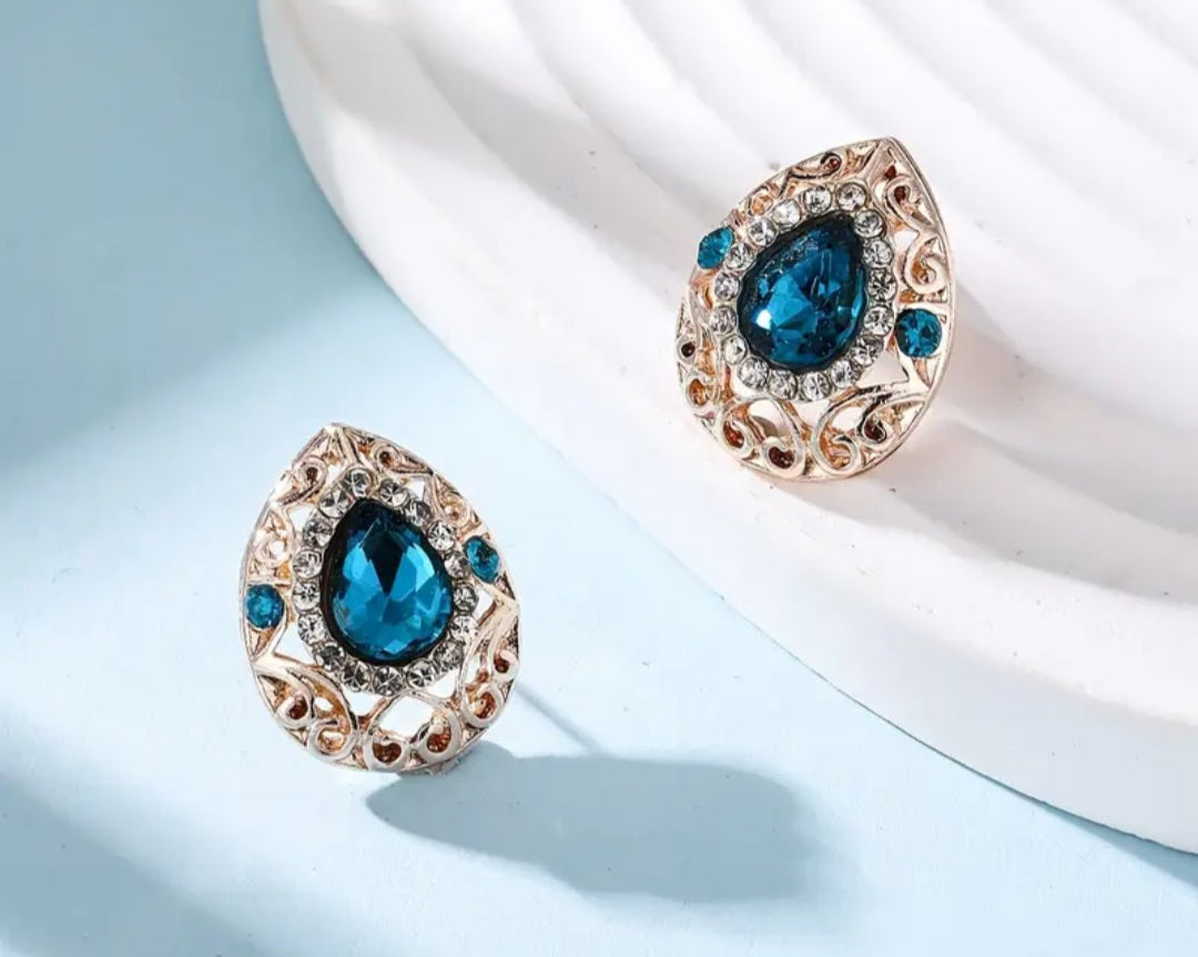 Filagree Bright Blue Ornate Rhinestone Inlay Rose Gold Plated Stunning Stud Necklace Set