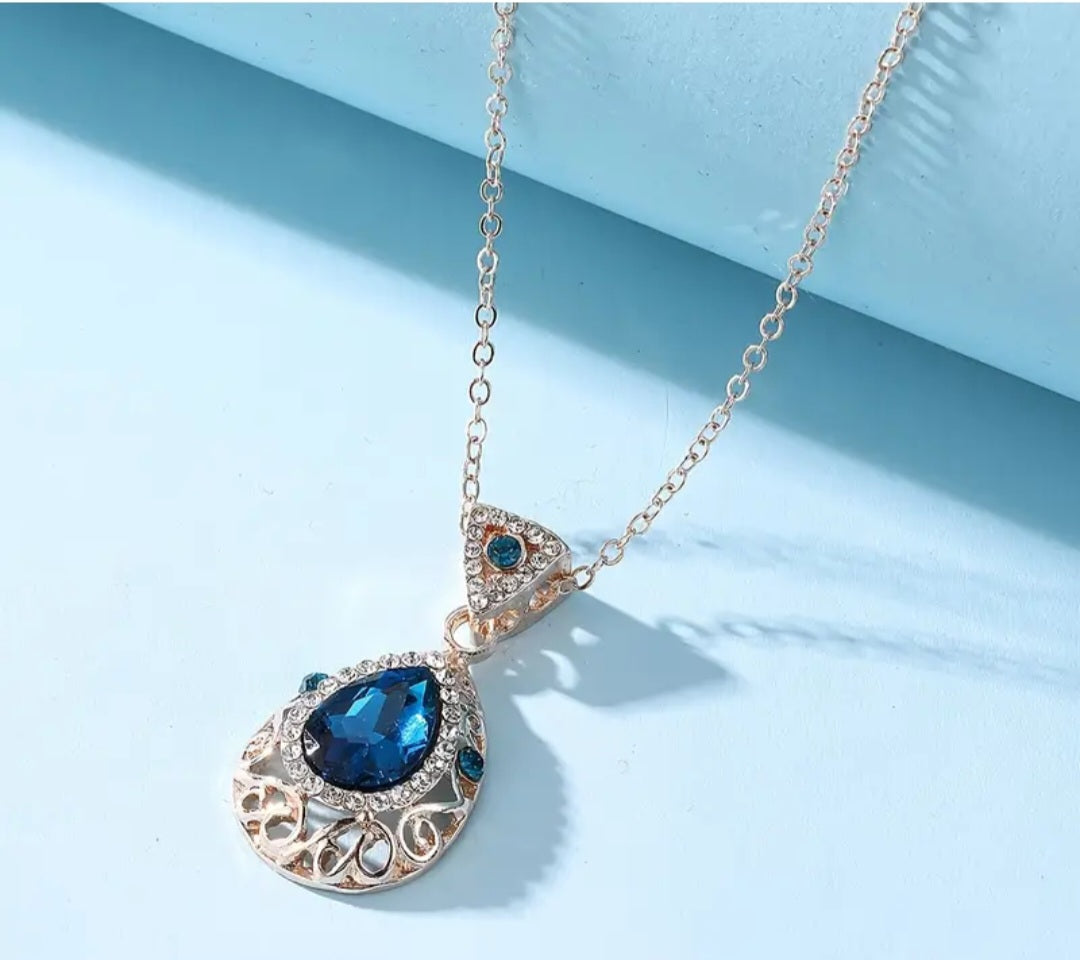 Filagree Bright Blue Ornate Rhinestone Inlay Rose Gold Plated Stunning Stud Necklace Set