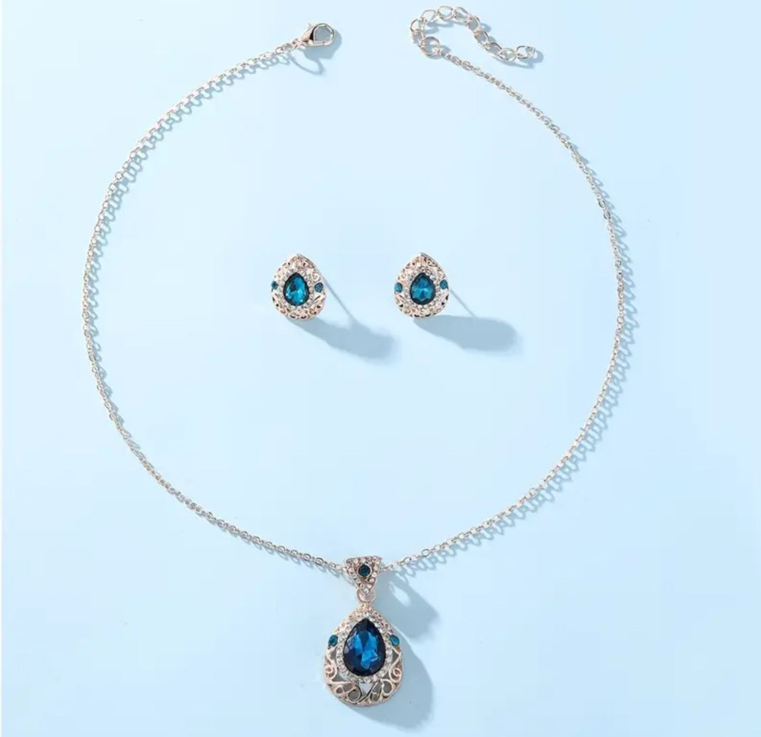 Filagree Bright Blue Ornate Rhinestone Inlay Rose Gold Plated Stunning Stud Necklace Set