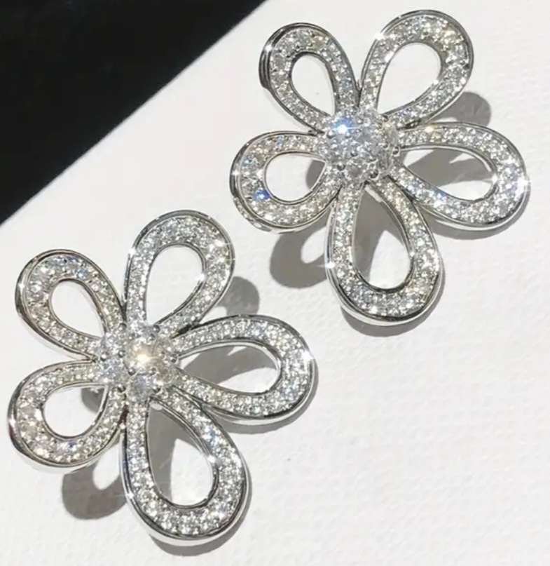 Beautiful Classy Elegant Silver Tone  Rhinestone Hallow Petal Flower Stud Earrings