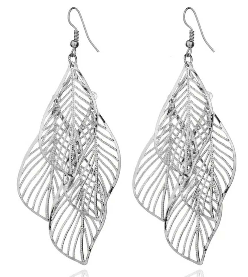 Large  Very Lightweight Delicate Silver Tone Cluster Of Leaves Dangle Drop Earrings