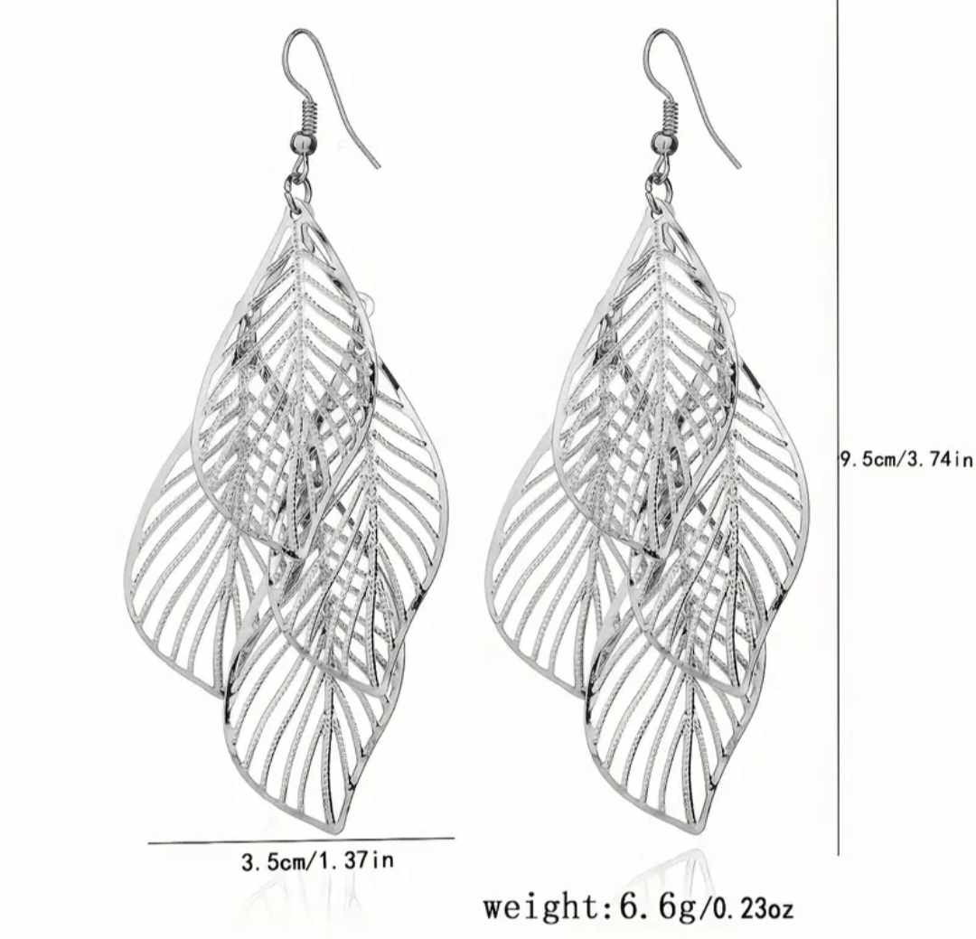 Large  Very Lightweight Delicate Silver Tone Cluster Of Leaves Dangle Drop Earrings