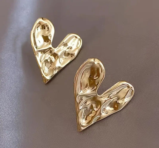 Classy Gold Plated Hammered Metal Small Heart Design Stud Earrings