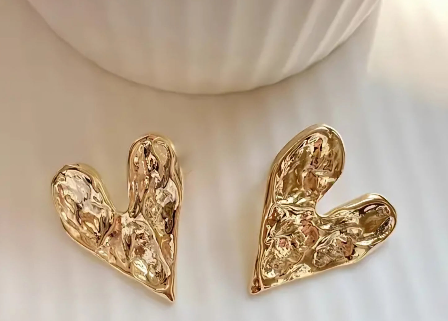 Classy Gold Plated Hammered Metal Small Heart Design Stud Earrings