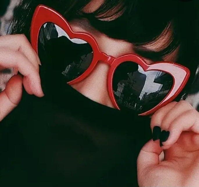 Fashion Retro Red Heart Large Sunglasses