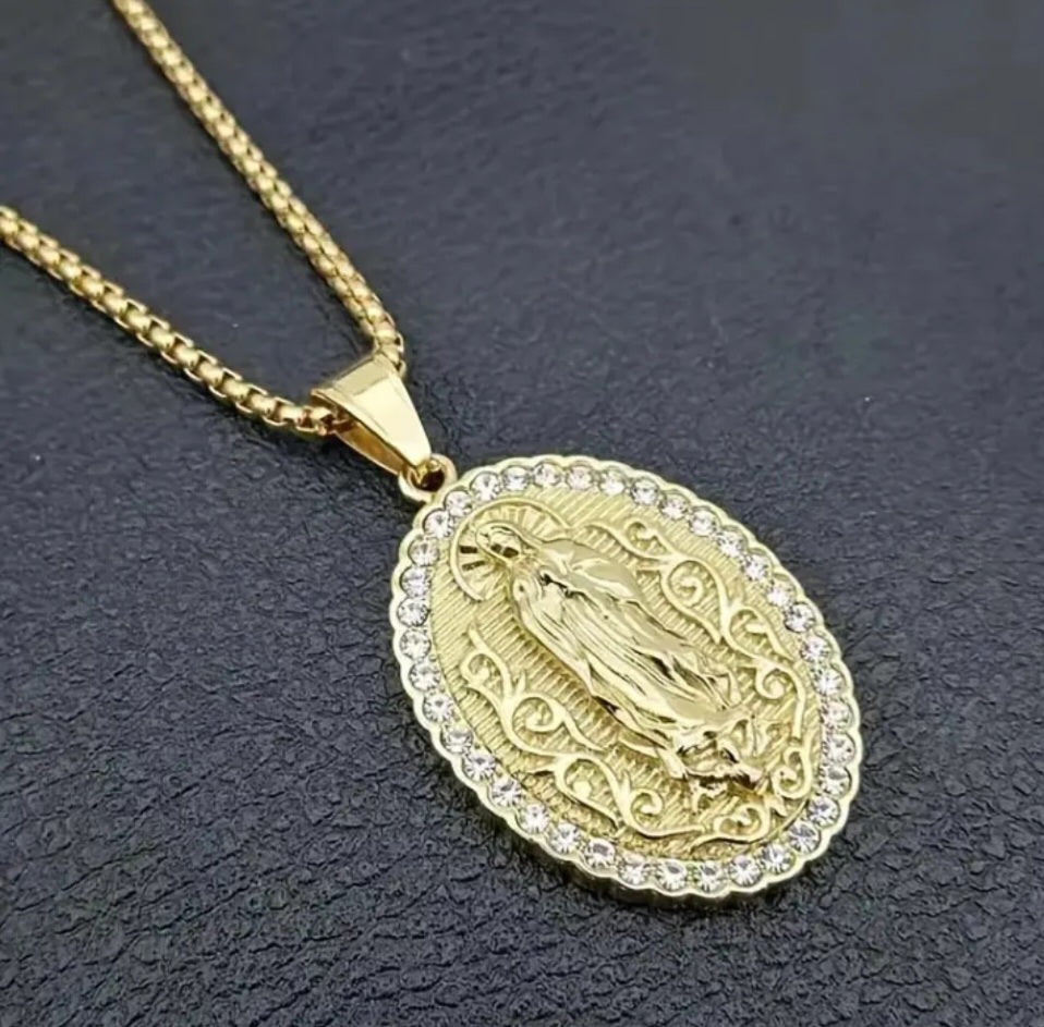 Gold Plated Cubic Zircon Madonna Our Lady Virgin Mary Faith And Love Antique Classic Look Oval Scalloped Pendant And Chain Necklace