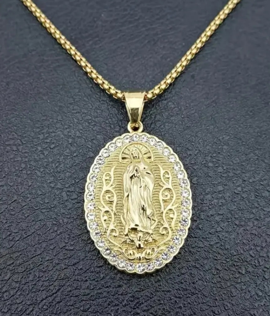 Gold Plated Cubic Zircon Madonna Our Lady Virgin Mary Faith And Love Antique Classic Look Oval Scalloped Pendant And Chain Necklace