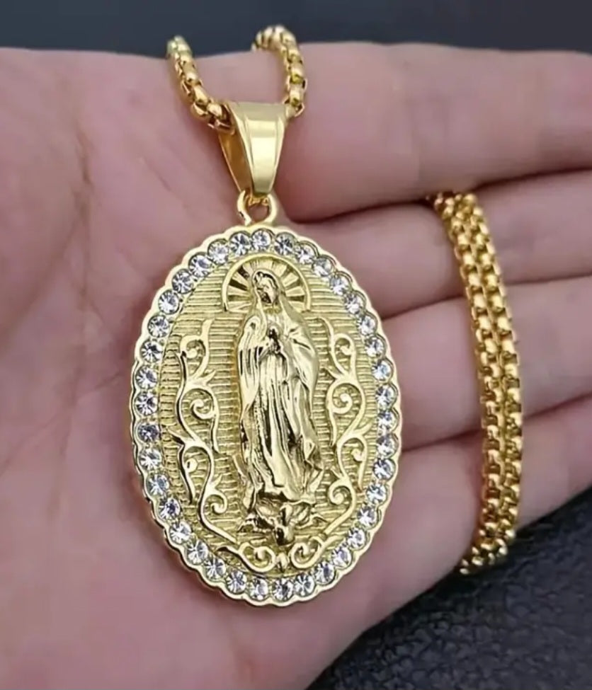 Gold Plated Cubic Zircon Madonna Our Lady Virgin Mary Faith And Love Antique Classic Look Oval Scalloped Pendant And Chain Necklace