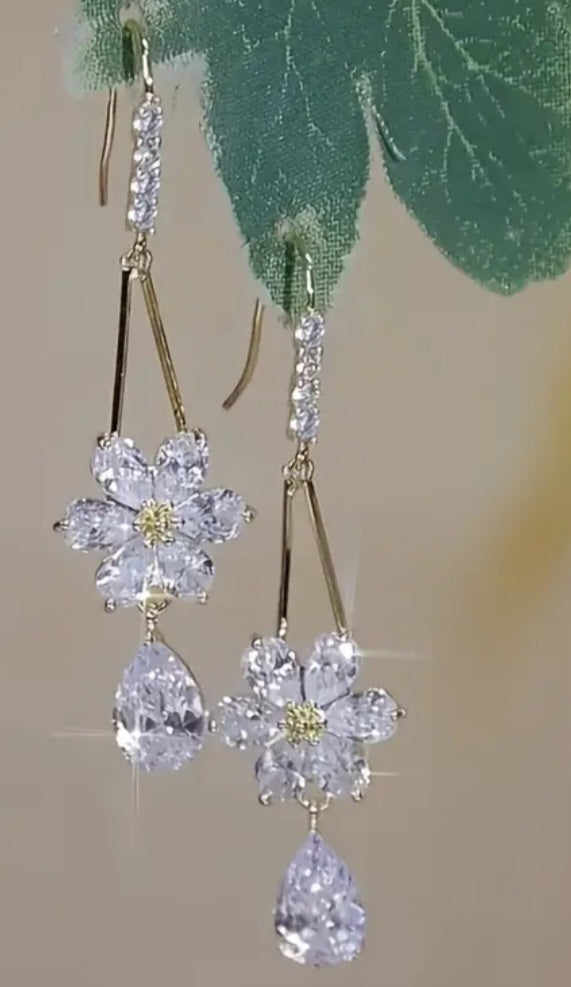 Daisy Flower Tear Drop Design Rhinestone Crystal Gold Plated Dangle Earrings