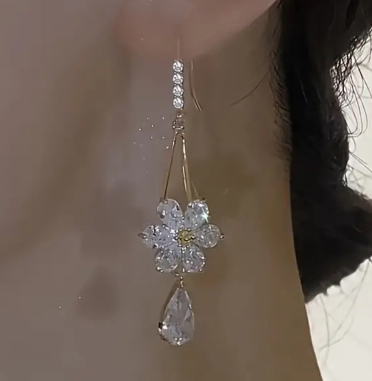 Daisy Flower Tear Drop Design Rhinestone Crystal Gold Plated Dangle Earrings