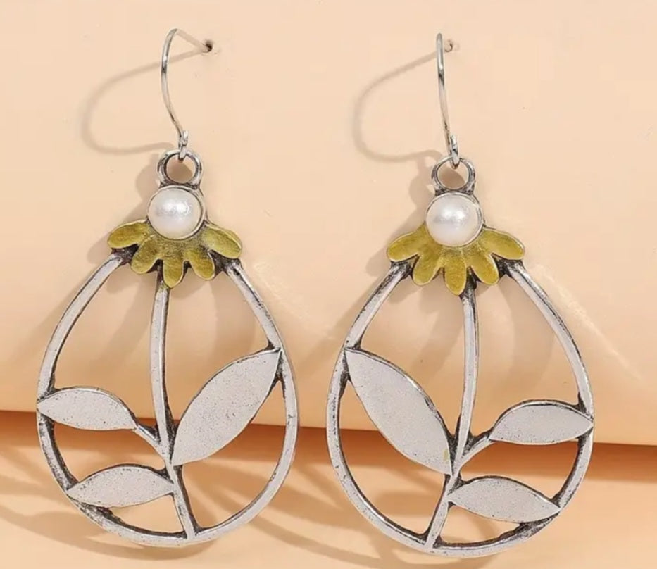 Daisy Flower Floral Tear Drop Design Faux Pearl Silver Plated Drop Dangle Earrings