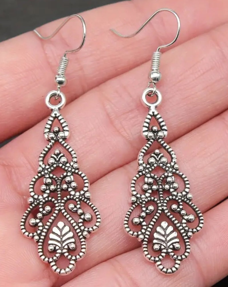 Antique Silver Plated Boho Bohemian Filagree Leaf Design Metal Drop Dangle Earrings