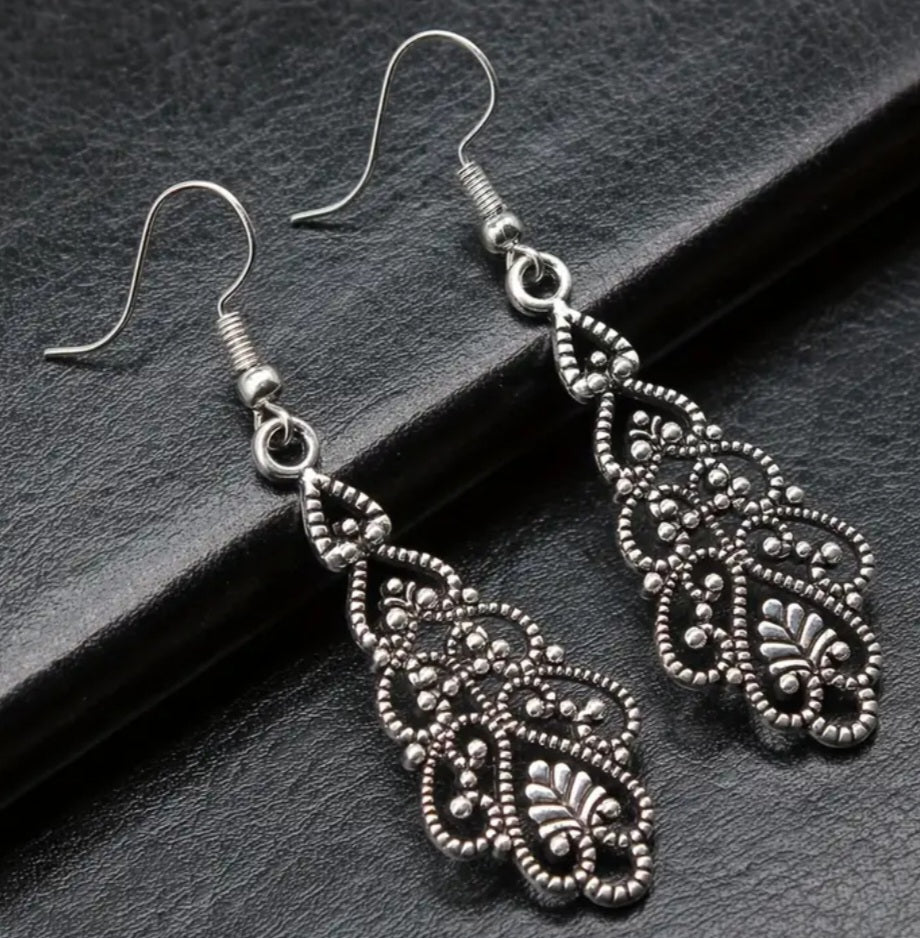 Antique Silver Plated Boho Bohemian Filagree Leaf Design Metal Drop Dangle Earrings