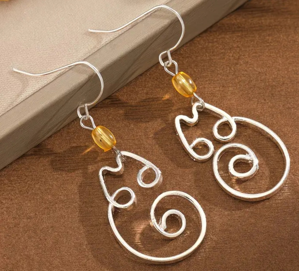 Cat Curled Design Fine Line Silver Plated Bead Drop Dangle Earrings