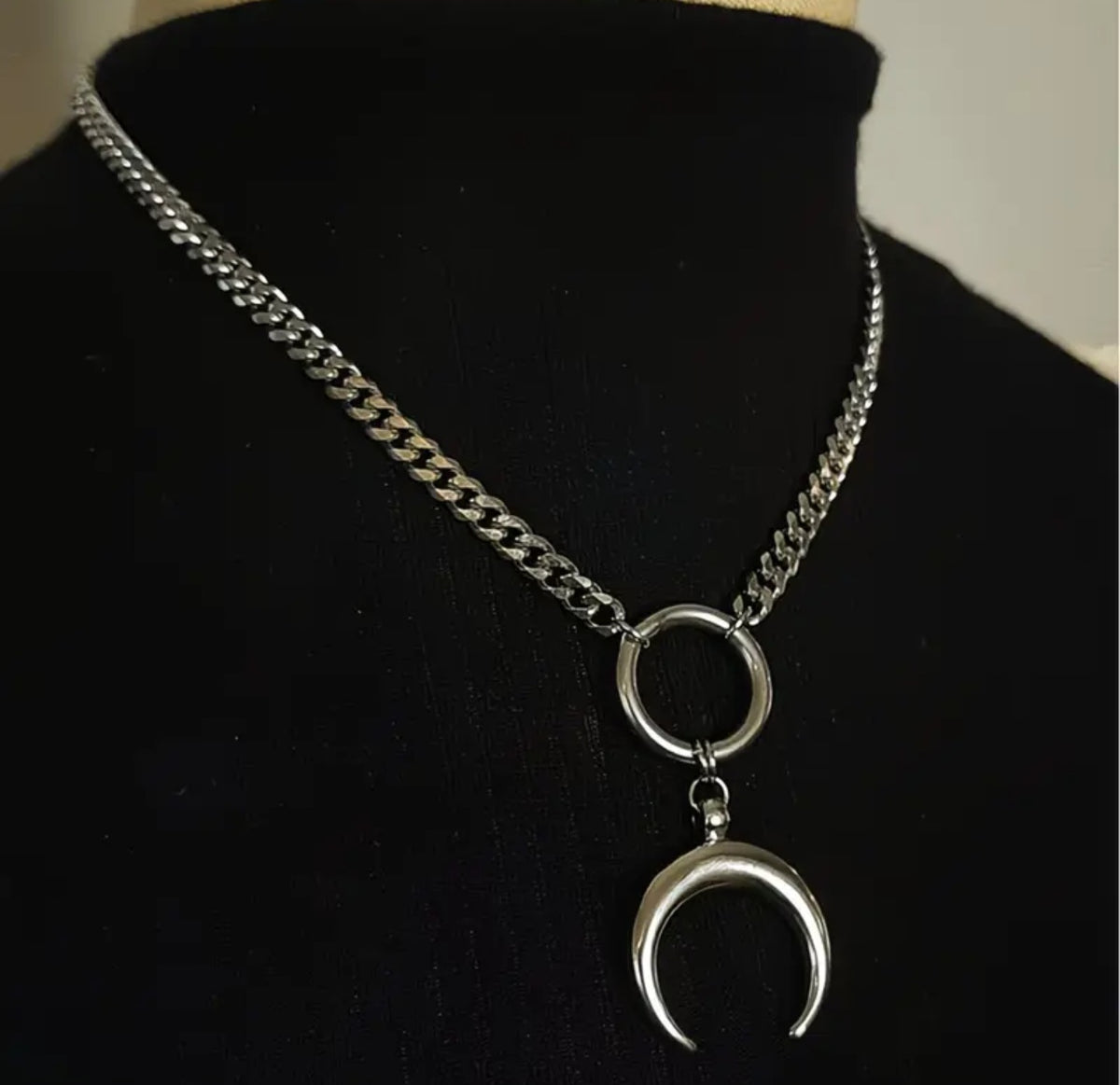 Chain Link Crescent Moon  O Ring Link Pendant Gothic Punk Design Silver Plated Necklace
